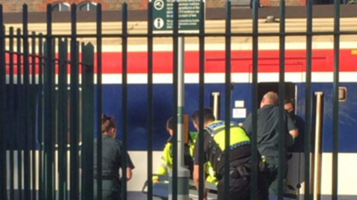 Φρίκη στο Λονδίνο: Έβγαλε το κεφάλι του από το παράθυρο και αποκεφαλίστηκε από τρένο!